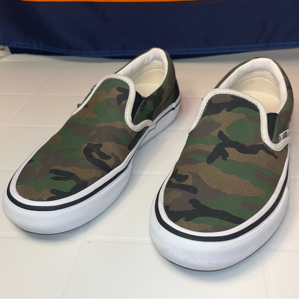 VANS Classic Slip-On Low skateboarding shoes Camo men Size 7 M Rare Discontinued